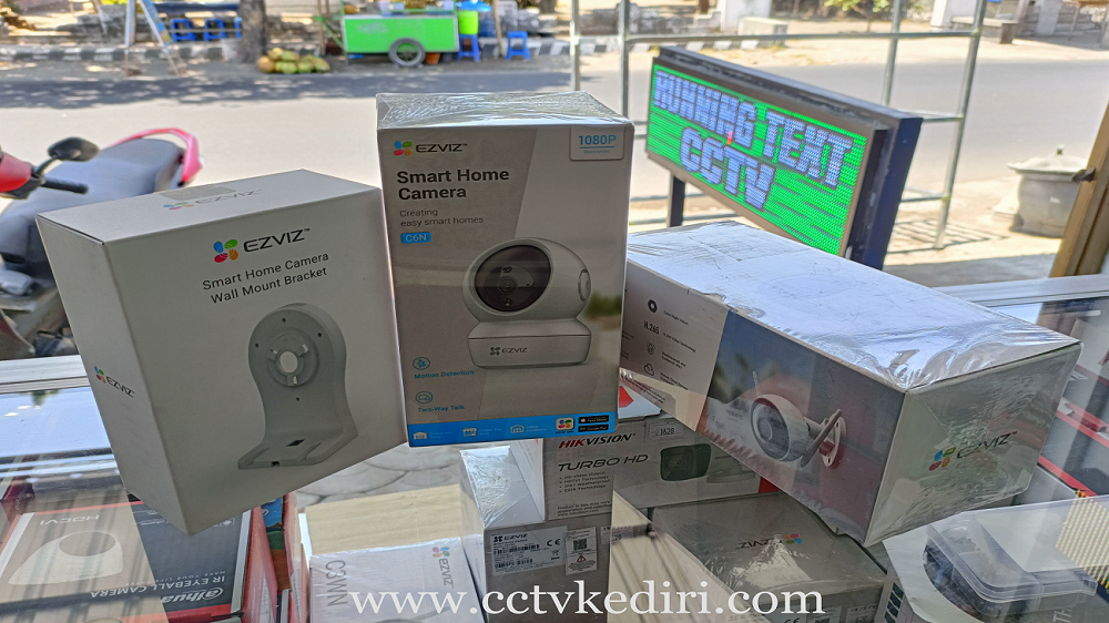 <p>CCTV Nirkabel dengan harga yang terjangkau kualitas yang baik dapat memantu kejadian yang terjadi di tempat dengan rekaman yang sangat akurat tanpa rekayasa, ini dapat bermanfaat bagi anda untuk tetap menjalankan aktivitas anda dengan aman tanpa rasa kehawatiran.</p>